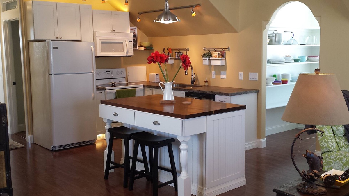 St. Anthony Apartment | Fabulous Guest House with Swimming Pond and Gazebo - Near Rexburgn