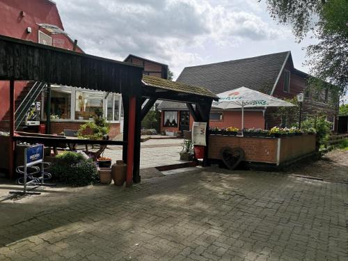 Neuendorf House | Uschi's Gasthof