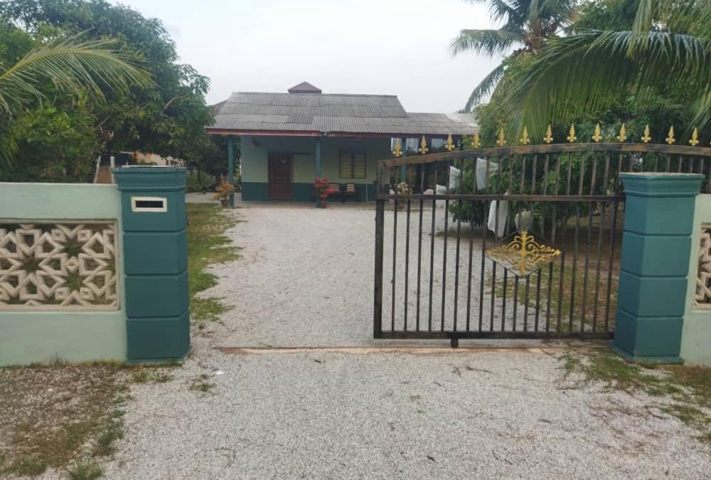 Kampung Penarik Ski Chalet | Ustazah Homestay