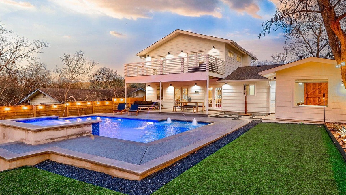 Parker Lane House | UT Football Fave - Pool, Hot Tub, BBQ Grill, Etc!