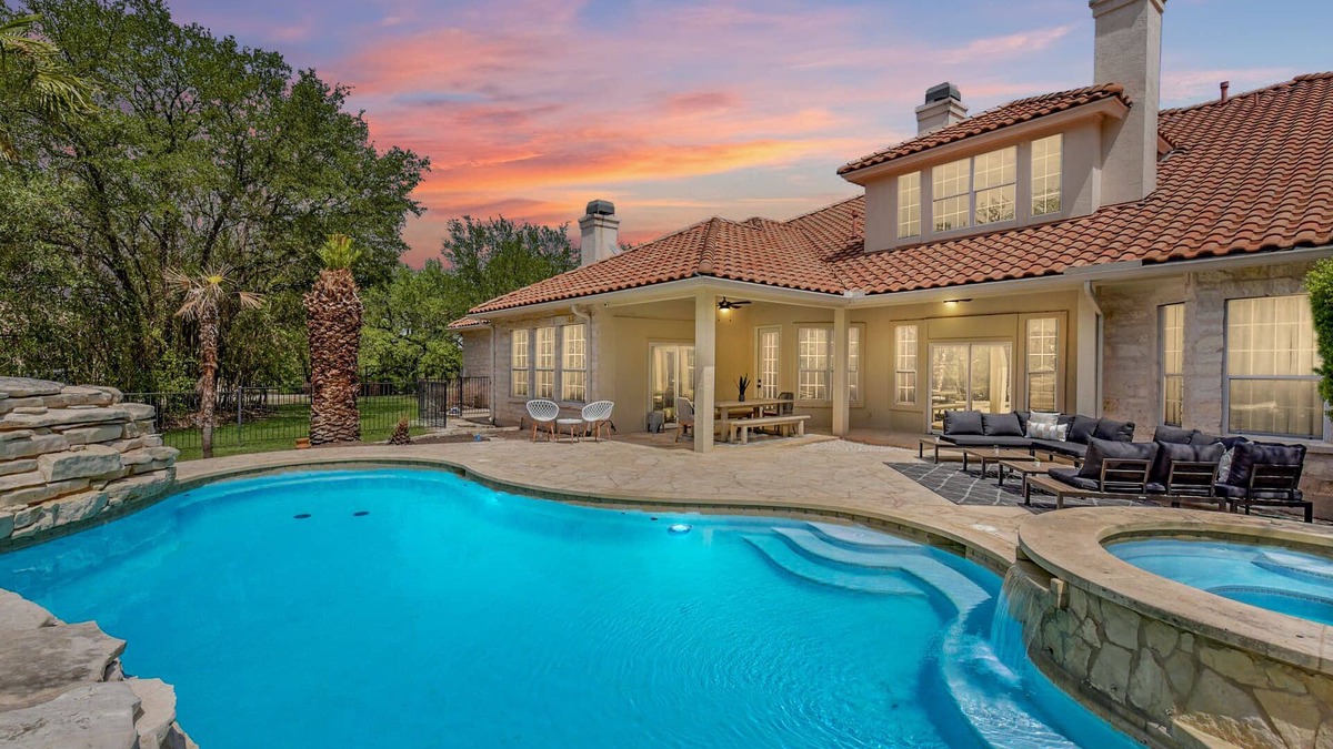 Hudson Bend House | UT Football Fave - Pool, Hot Tub, Fire Pit, + More