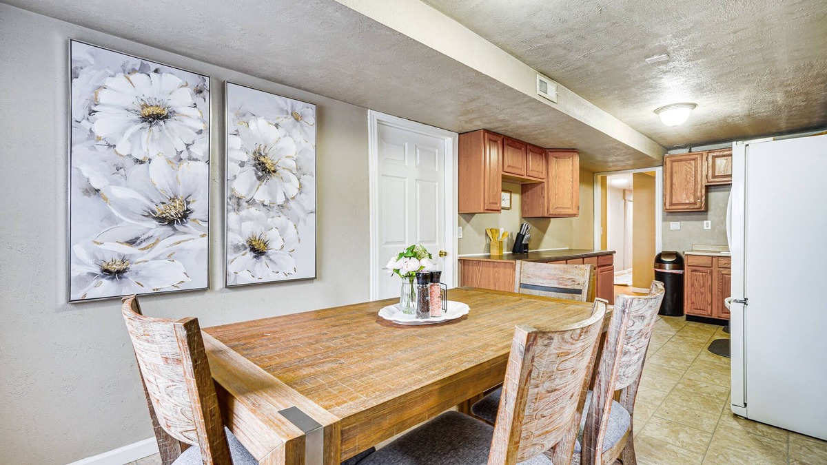 Salt Lake County Apartment | Utah Apartment: 2 Mi to Amphitheatre