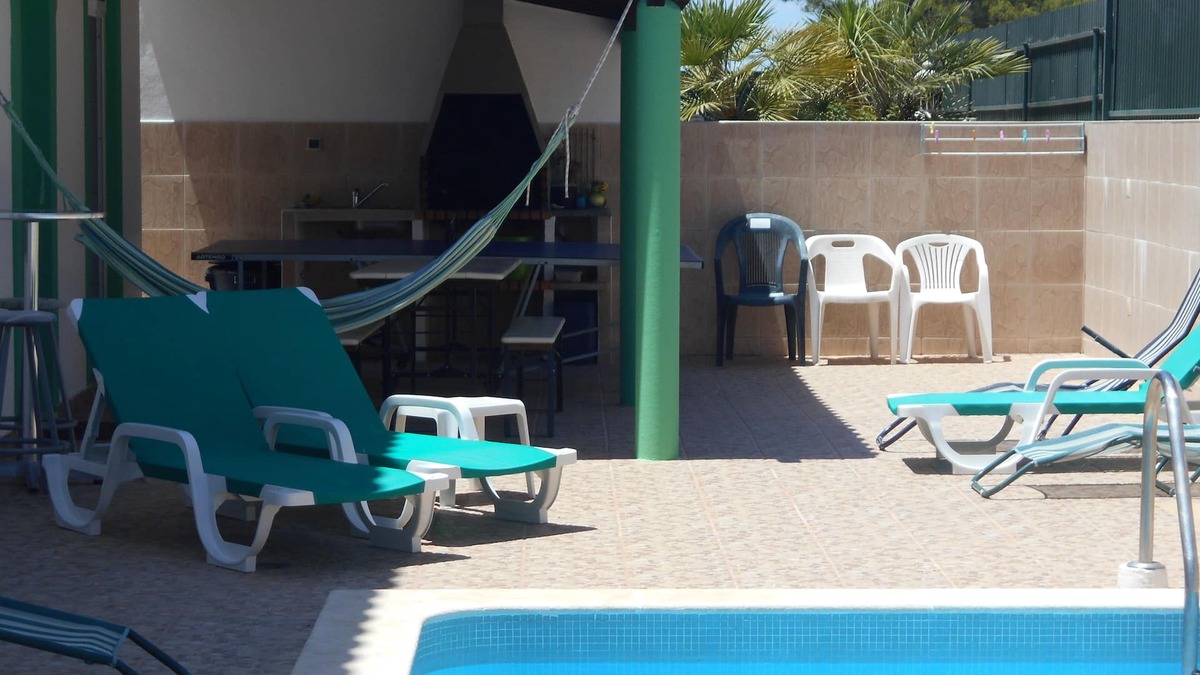 Gambelas Villa | V3-Faro a/c, w/pool/bbq/table tennis, Net/Tv/beach, airport and hospital