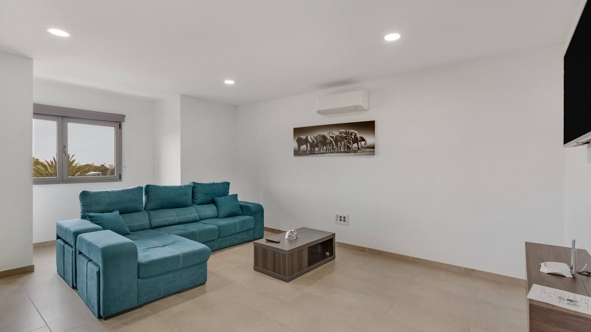 Cruce de Arinaga Apartment | Vacation Apartment 'Edificio Bentejui 2' with Wi-Fi and Air Conditioning