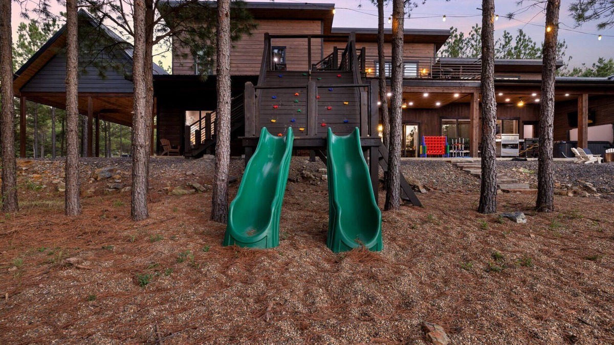 Pickens Cabin | Vacana S&P, Game Area, Fun Slide, Multi-Family Friendly