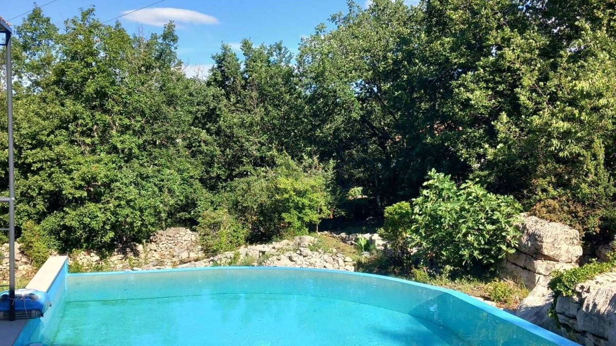 Saint Alban Auriolles Villa | Vacances de rêve au milieu des cigales VILLA avec piscine proche Vallon