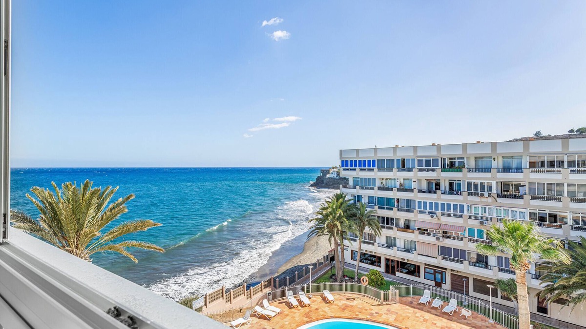 Playa del Aguila Apartment | Vacation Apartment 'Newly Refurbished Beachfront' with Sea View and Air Conditioning