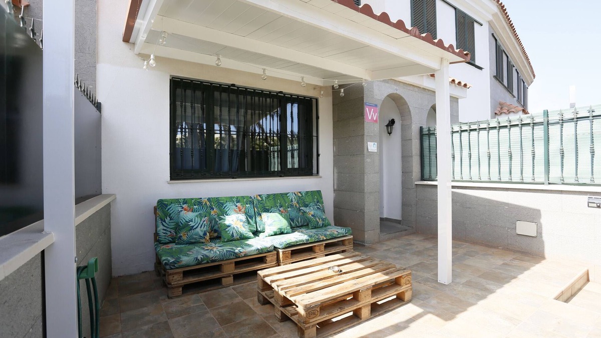 San Fernando Apartment | Vacation 'Masvacation Hr 4roomterraceparking' with Private Terrace, Wi-Fi and Air Conditioning