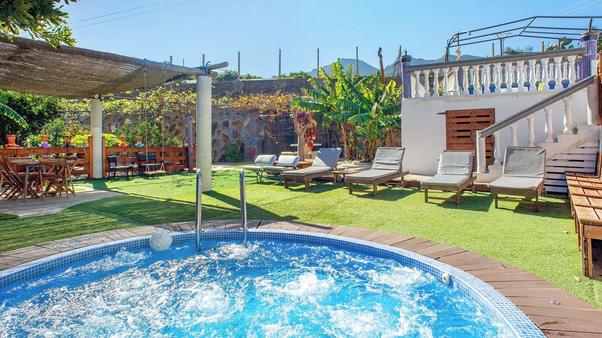 El Pinillo Villa | Vacation Home "El Pinillo" with Mountain View, Pool & Wi-Fi