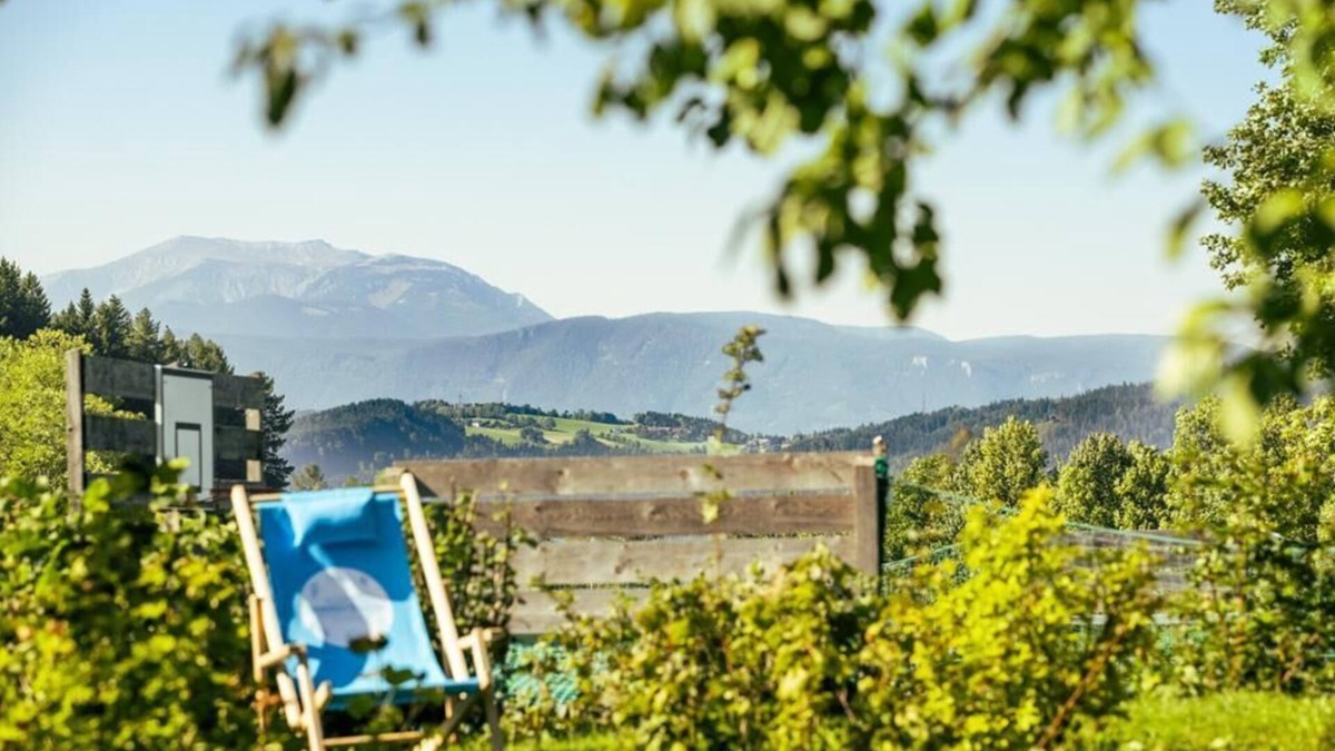 Sankt Corona am Wechsel Apartment | Vacation apartment with large terrace and wonderful view towards the sunset