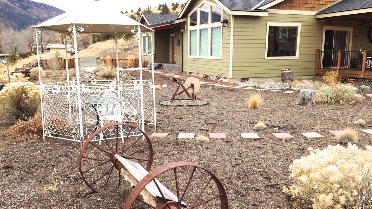 John Day Ski Chalet | Vacation and Business Get-A-Way/Lay-Over