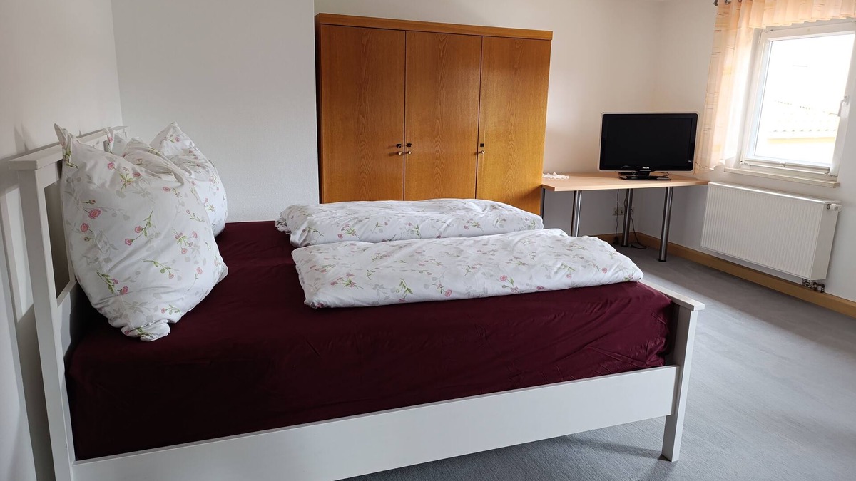 Bad Klosterlausnitz Apartment | Vacation apartment Zirbelkiefer with feel-good ambience near the spa park and clinics