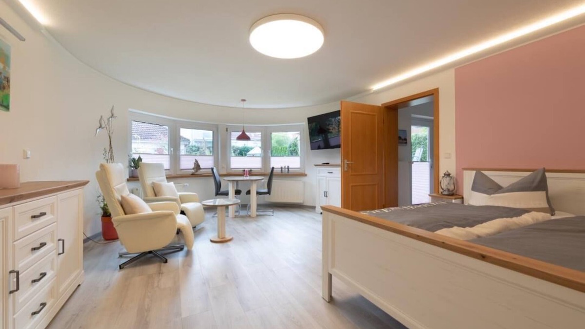 Warnemuende Apartment | Vacation apartment "Luv" with terrace, parking on the property