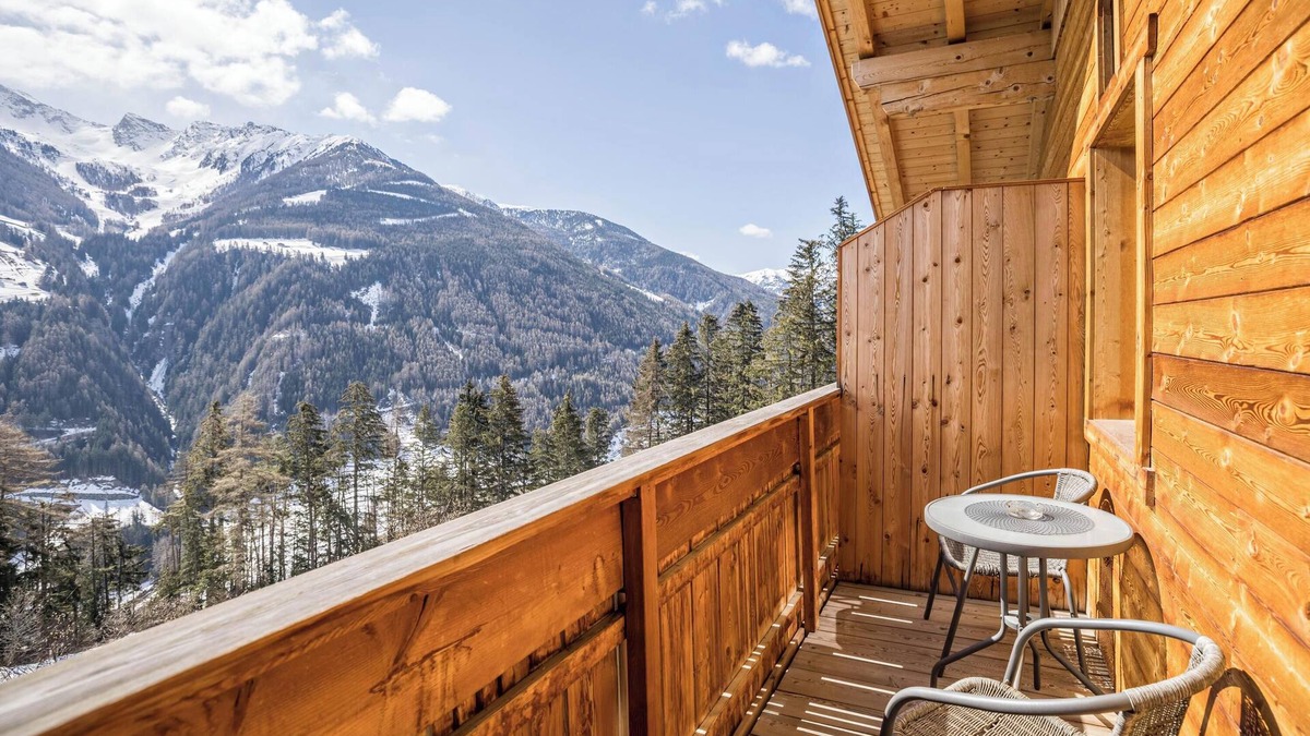 Valle Aurina Apartment | Vacation Apartment "Golserhof Kristall" in the Ahrntal Valley with Mountain View