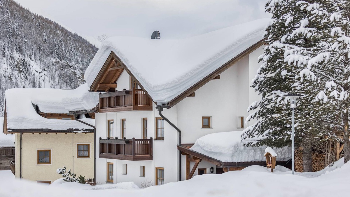 Predoi Apartment | Vacation Apartment "Ichatme Klima 1" with Mountain View, Wi-Fi & Balcony