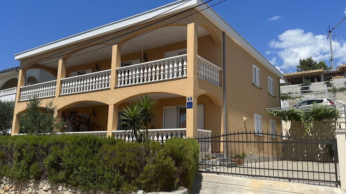 Seget Vranjica Apartment | Vacation apartment in house SUNSHINE/terrace with sea view/perfect for four people