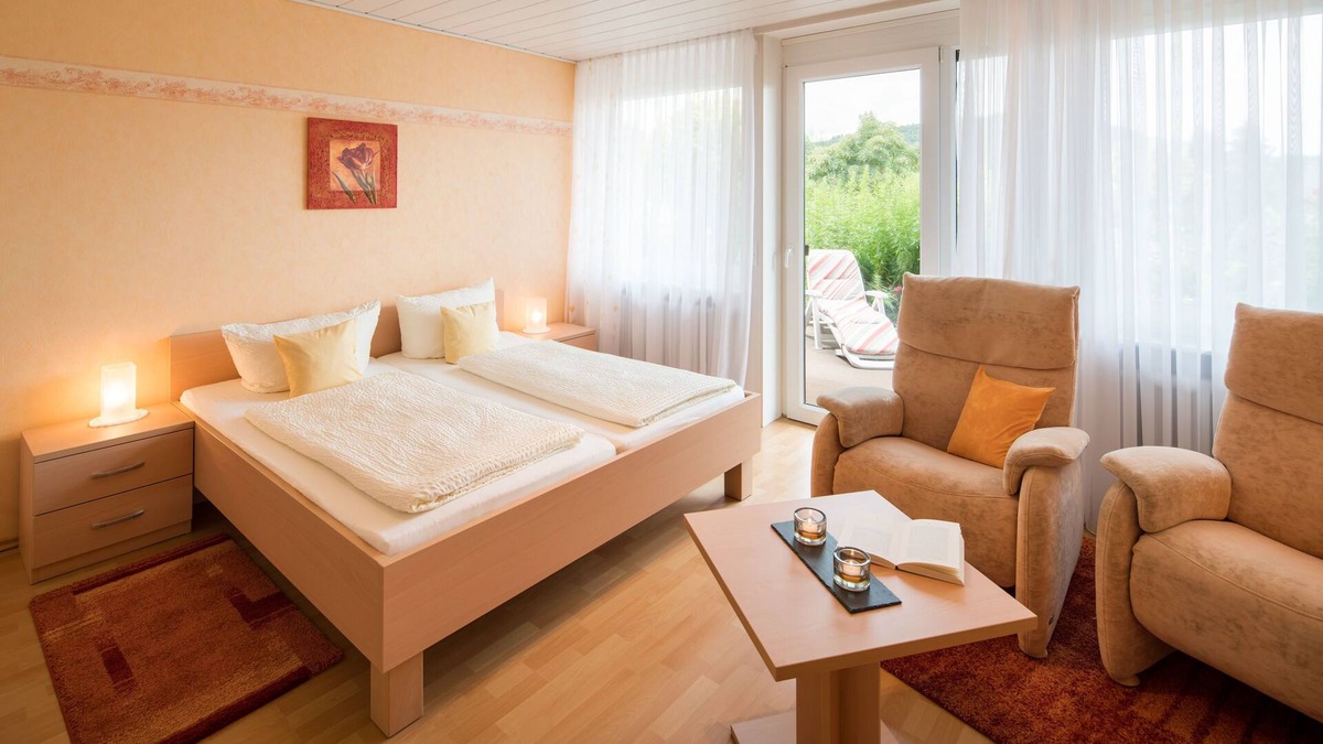 Reinhardshausen Apartment | Vacation apartment Tulip - Guesthouse Nöchel