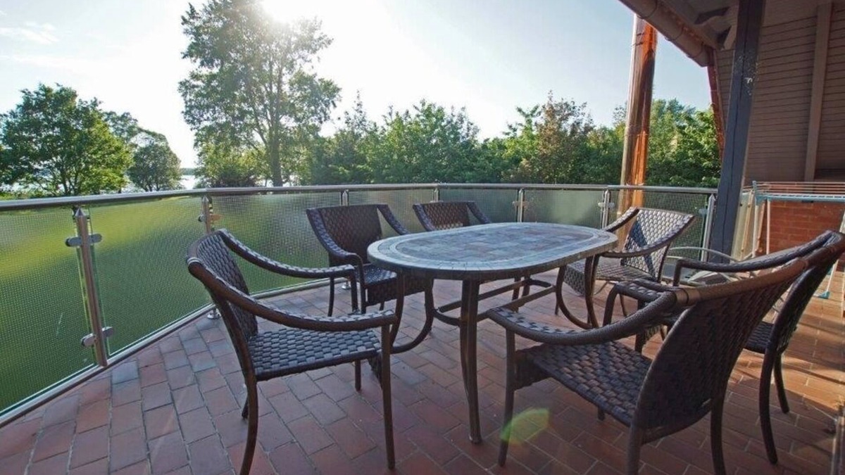 Dobin am See Apartment | Vacation apartment/apartment for 8 guests with 140m² in Flessenow (150094)