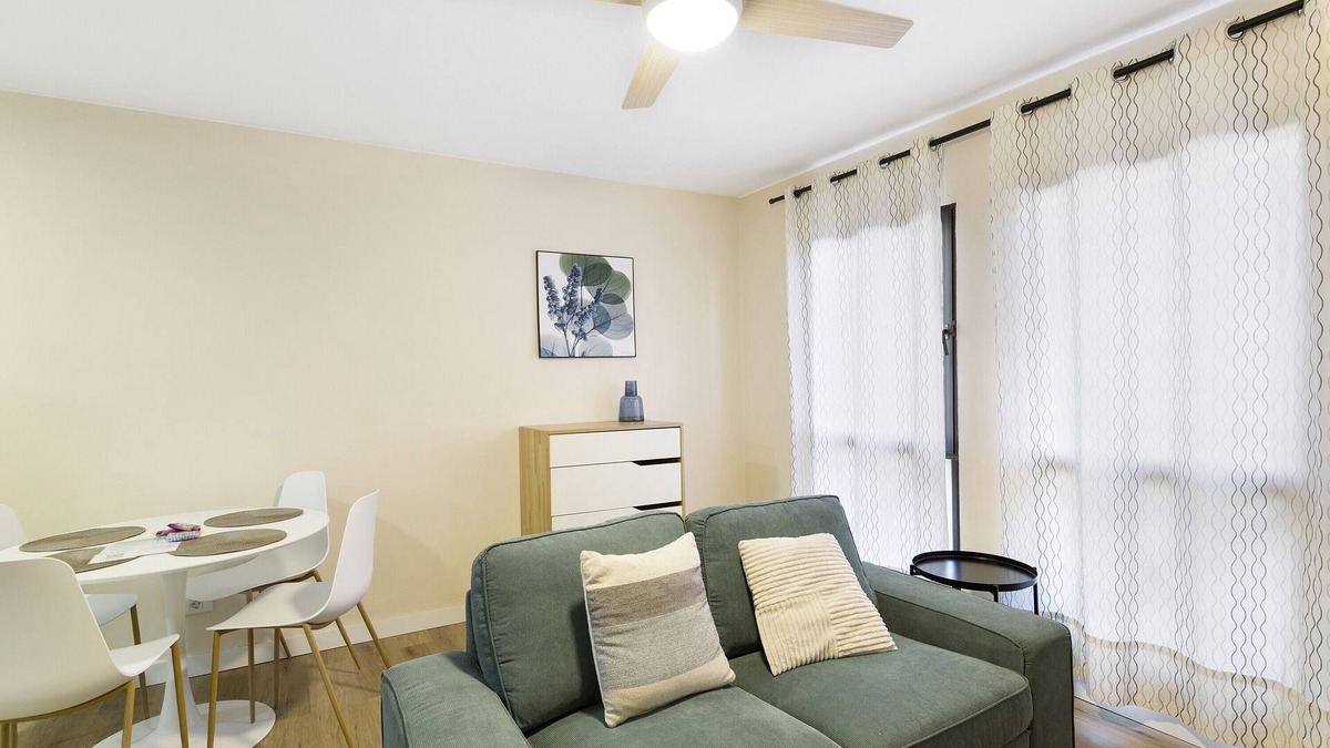 Playa de Arinaga Apartment | Vacation Apartment 'Apartamento Con Piscina Arinaga' with Shared Pool and Wi-Fi