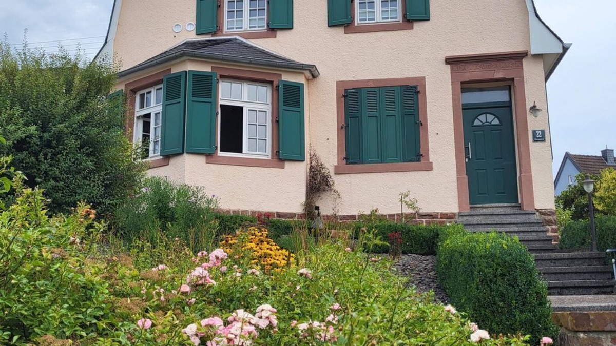 Hetzerath Apartment | Vacation apartment Bücherkiste - Holiday apartment shower/WC, 1 bedroom