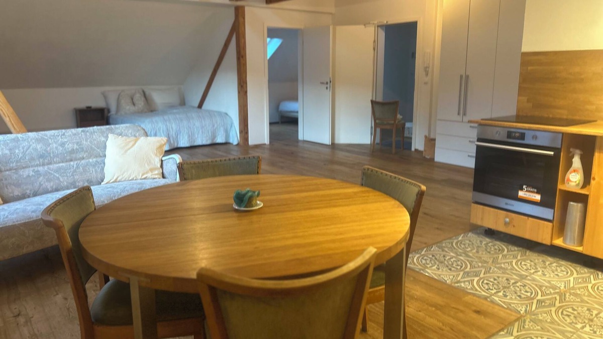 Flammersfeld Apartment | Vacation apartment Apfelbaum in the guest & people and nature