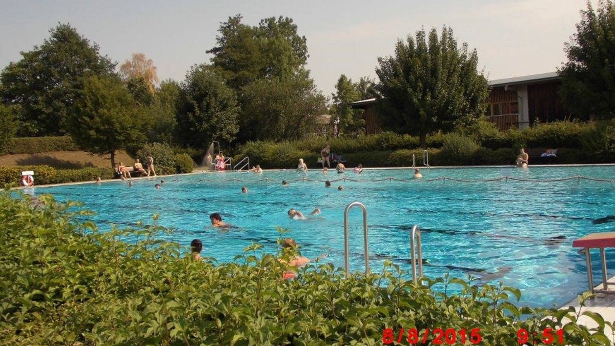 Zeyern Apartment | Vacation apartment (90sqm) with garden and pavilion