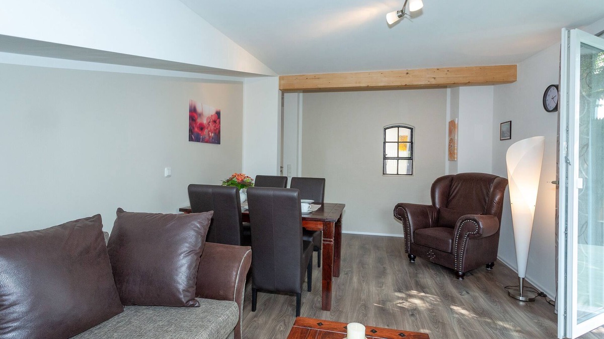 Toppenstedt Apartment | Vacation apartment Zur Eiche with balcony