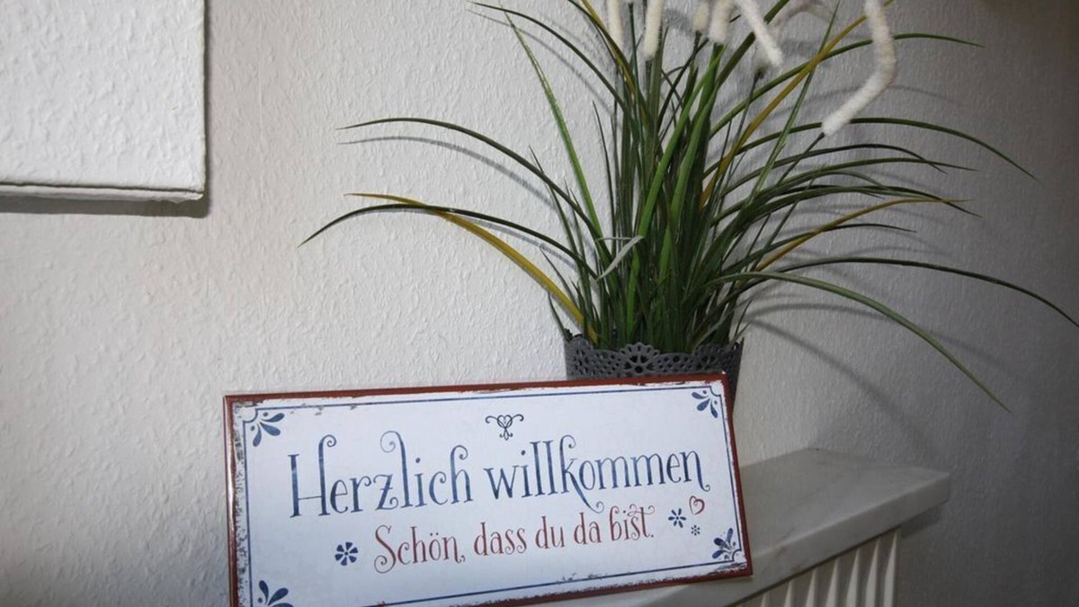 Wiefelstede Apartment | Vacation apartment "Haus Olekamp" - apartment/flat, shower, WC