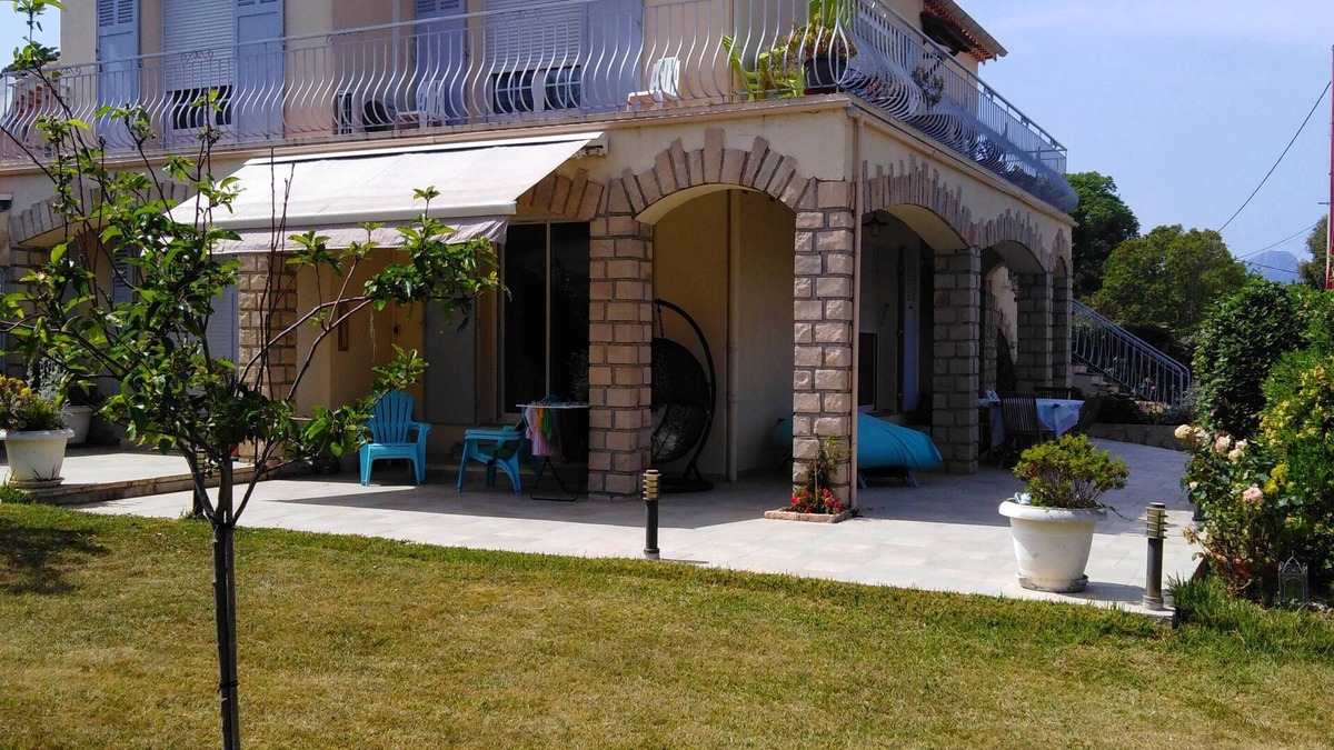 Carqueiranne Apartment | Vacation apartment in a two-family house