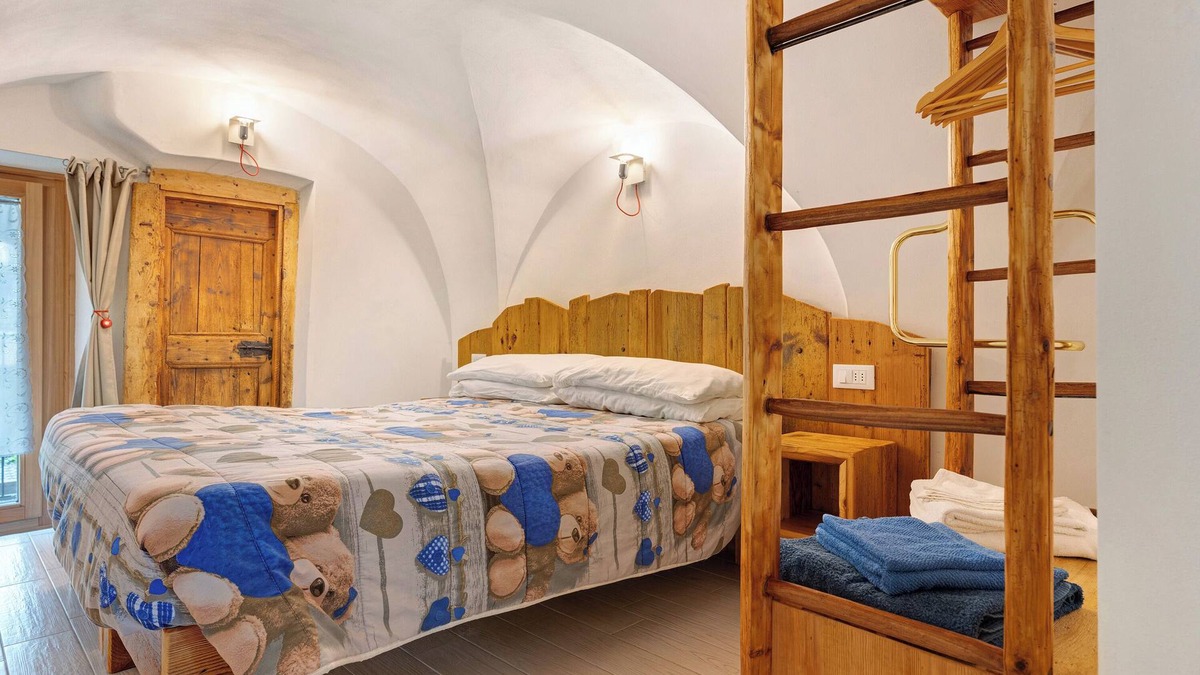 Dorsino Apartment | Vacation Apartment Logge dei Paroloti Apt Paolo with Mountain View