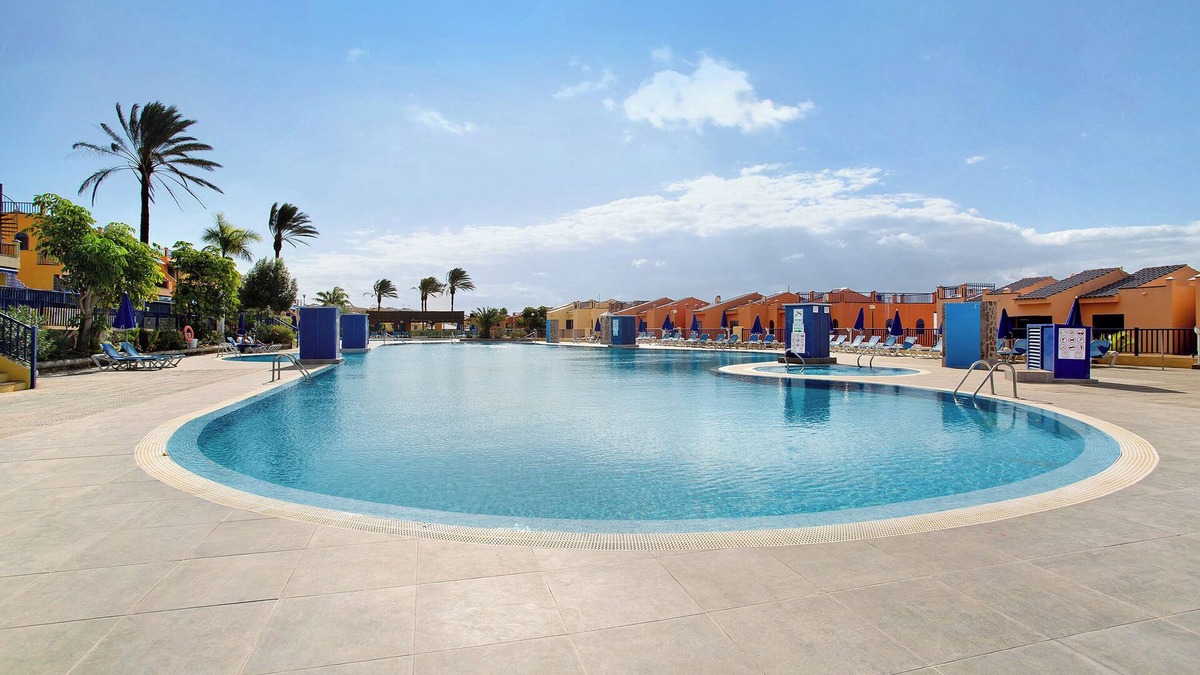 Costa Meloneras Apartment | Vacation Apartment 'Meloneras 1' with Shared Pool, Wi-Fi and Air Conditioning