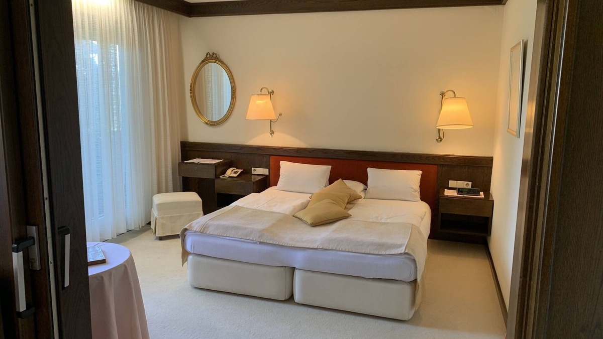 Faak am See Apartment | Vacation apartment Mittagskogel 5 in the Dietrichsteinerhof with lake access