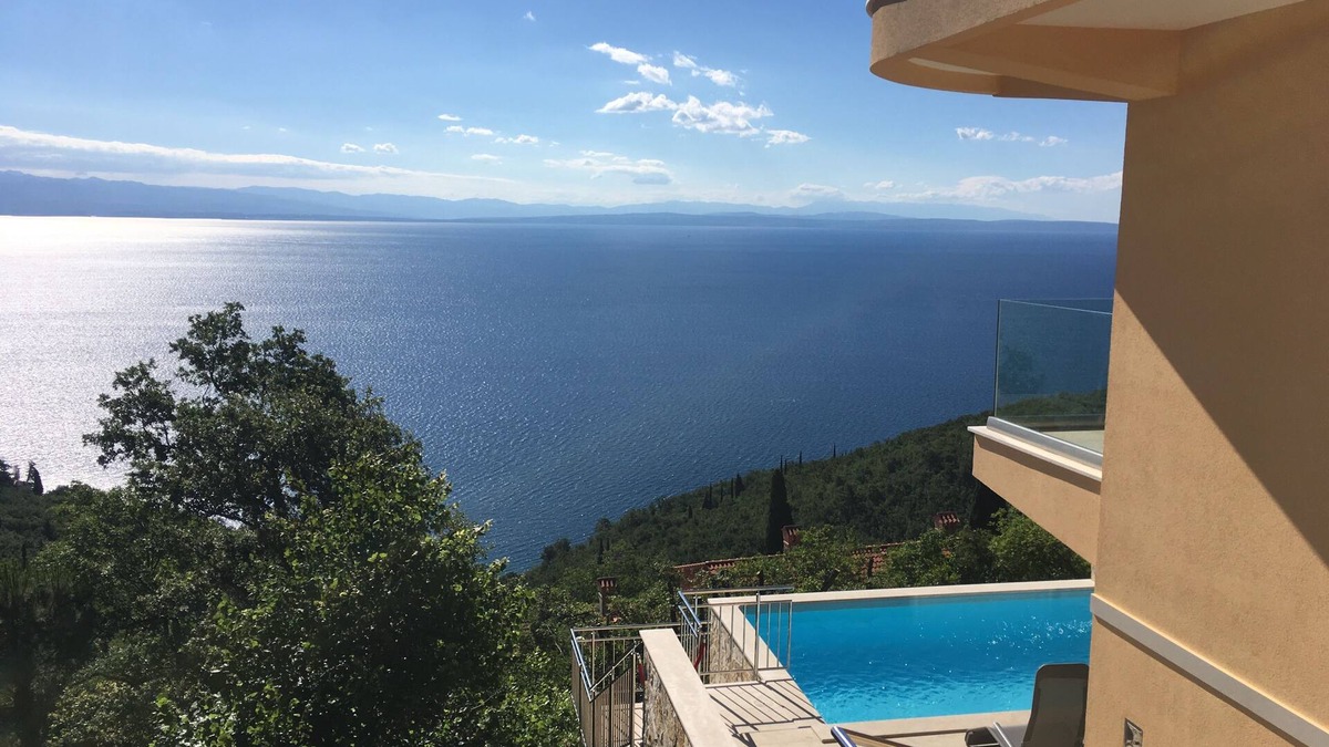 Medveja Apartment | Vacation apartment ★ Pool - WLAN - air conditioning - barbecue - with panoramic sea view