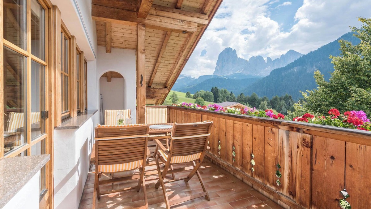 San Giacomo Apartment | Vacation Apartment "Ruveda" with Mountain View, Wi-Fi, Terrace & Garden