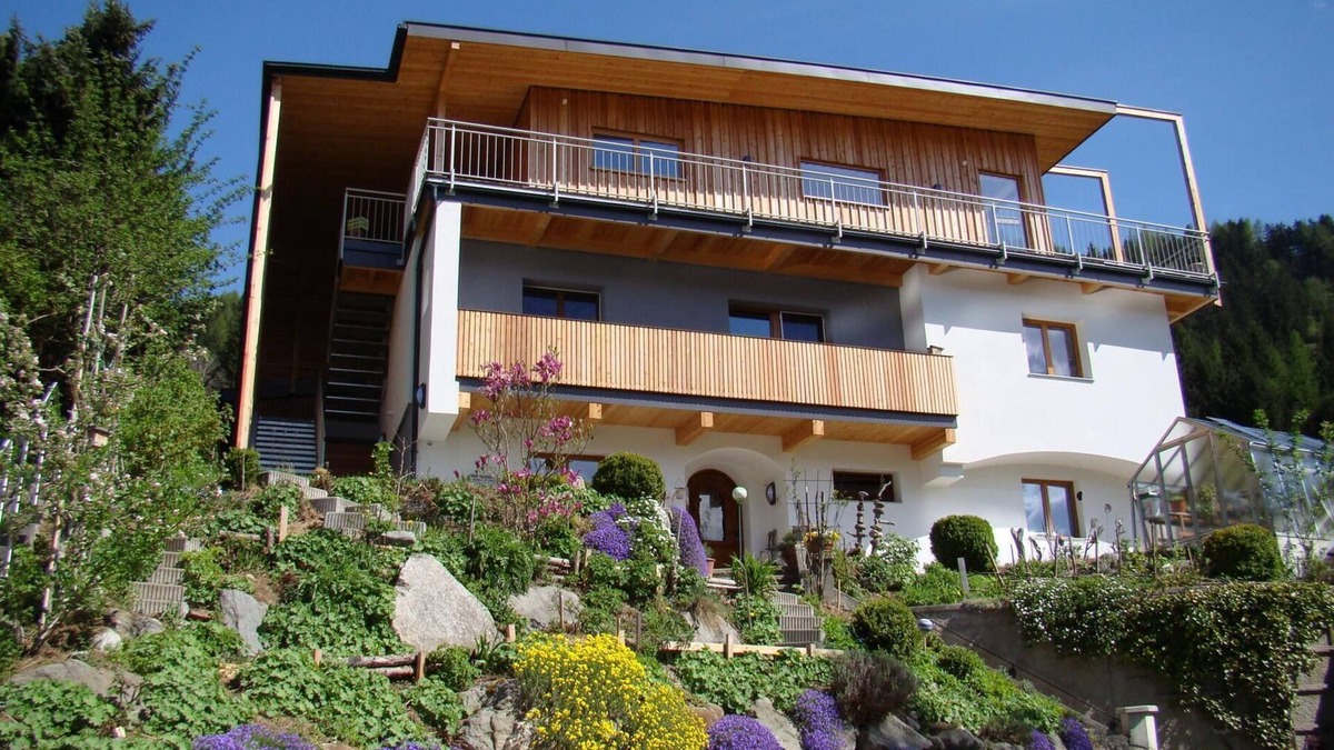 Mieders Apartment | Vacation apartment Serlesblick with direct access to the ski slope, WLAN and terrace