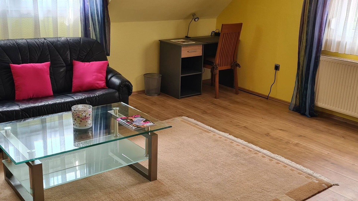 Weinheim Apartment | Vacation apartment Sonnenschein, 2 rooms, kitchen, bathroom in a fantastic location