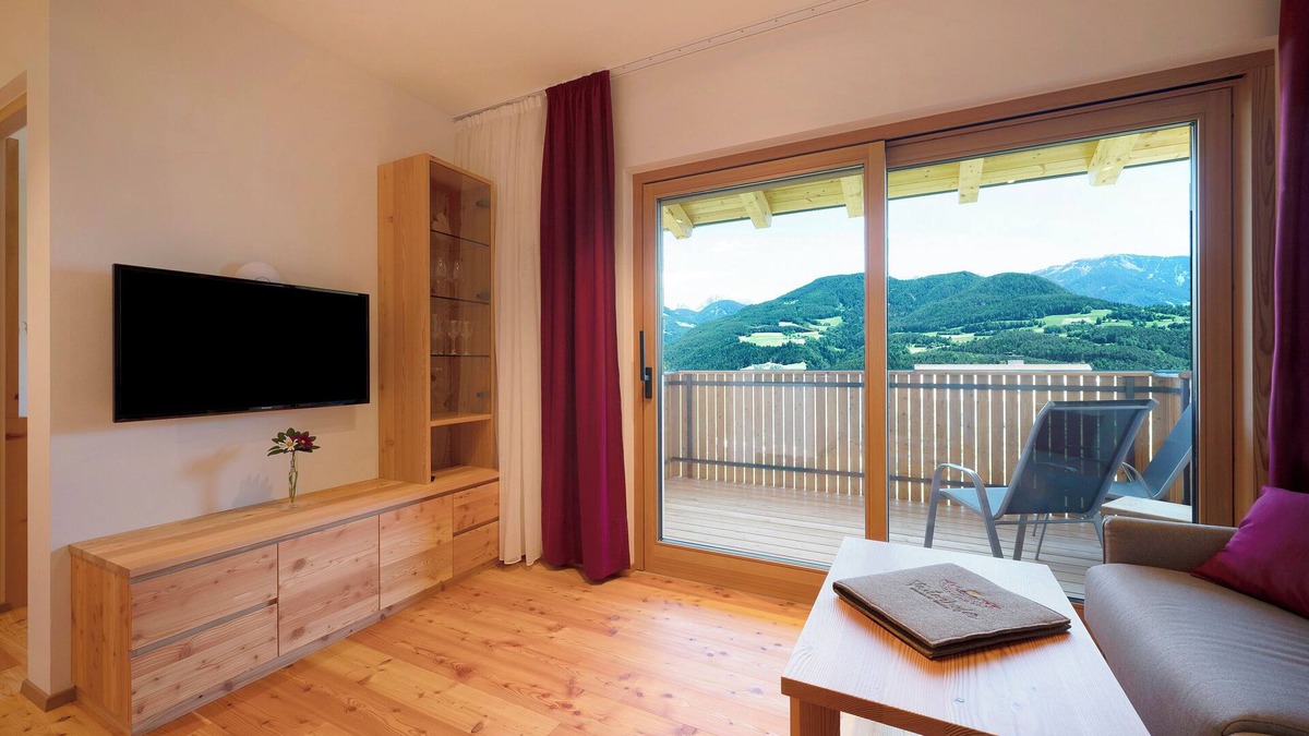 Feldthurns Apartment | Vacation Apartment "Teutenhofer Zwetschge" on the Farm with Mountain View