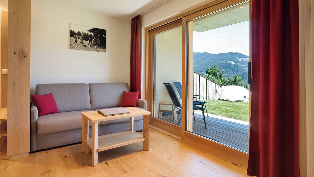 Feldthurns Apartment | Vacation Apartment "Teutenhofer Kirsche" on the Farm with Mountain View & Garden