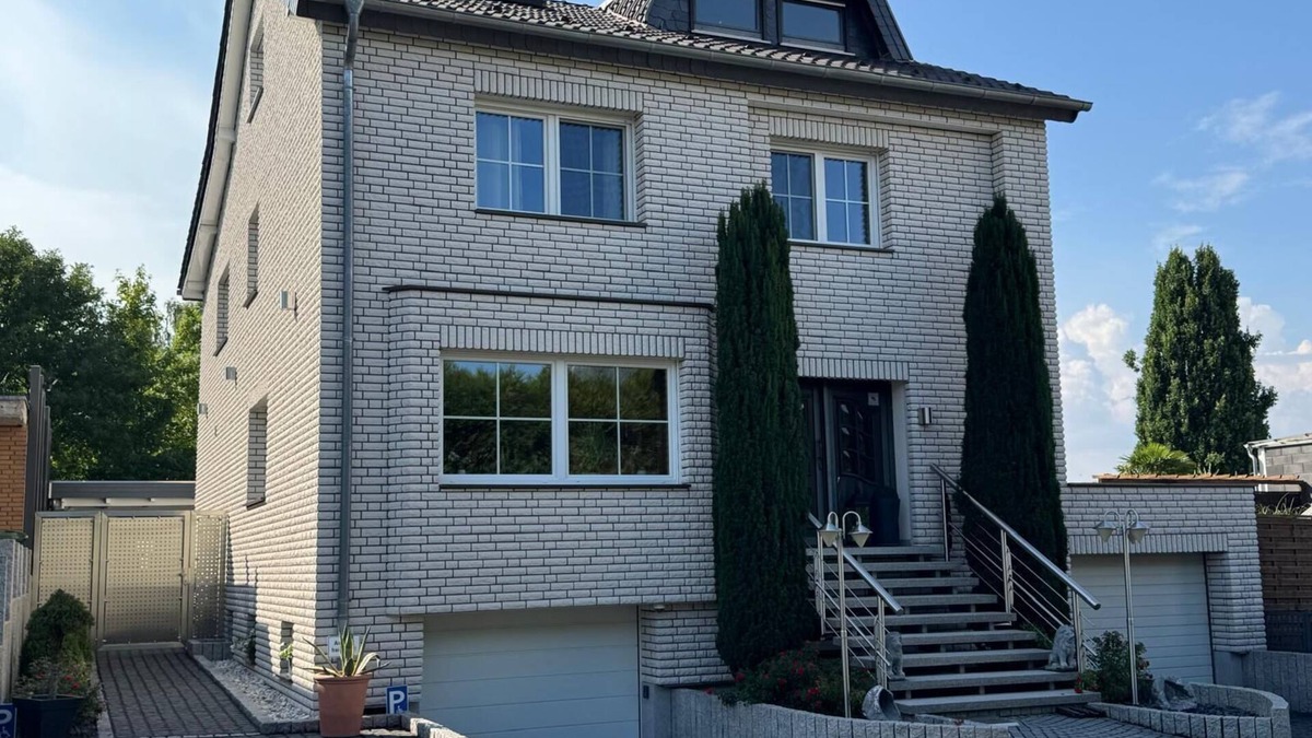 Rheinbach Apartment | Vacation apartment with 85 m² and conservatory at the foot of Tomburg Castle