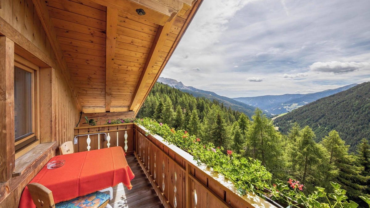 Sarentino Apartment | Vacation Apartment "Zirm - Wieserhof" with Wi-Fi; Pet-Friendly