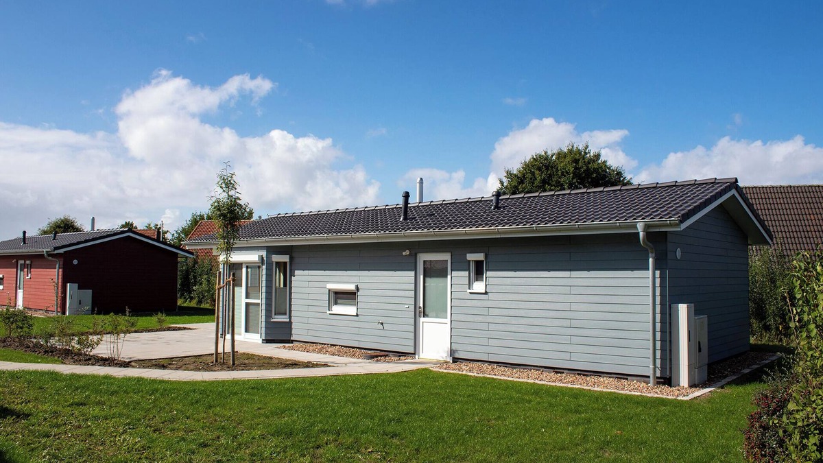 Dorumer Neufeld House | Vacation bungalow Mellumplate 20, modern and at ground level.