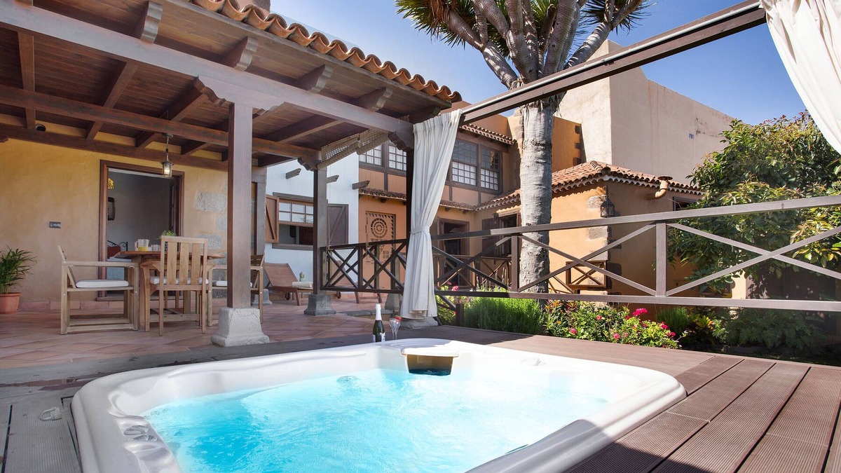 San Juan de la Rambla House | Vacation Home 'La Casona De La Rambla' with Sea View, Private Garden, Hydromassage bathtub