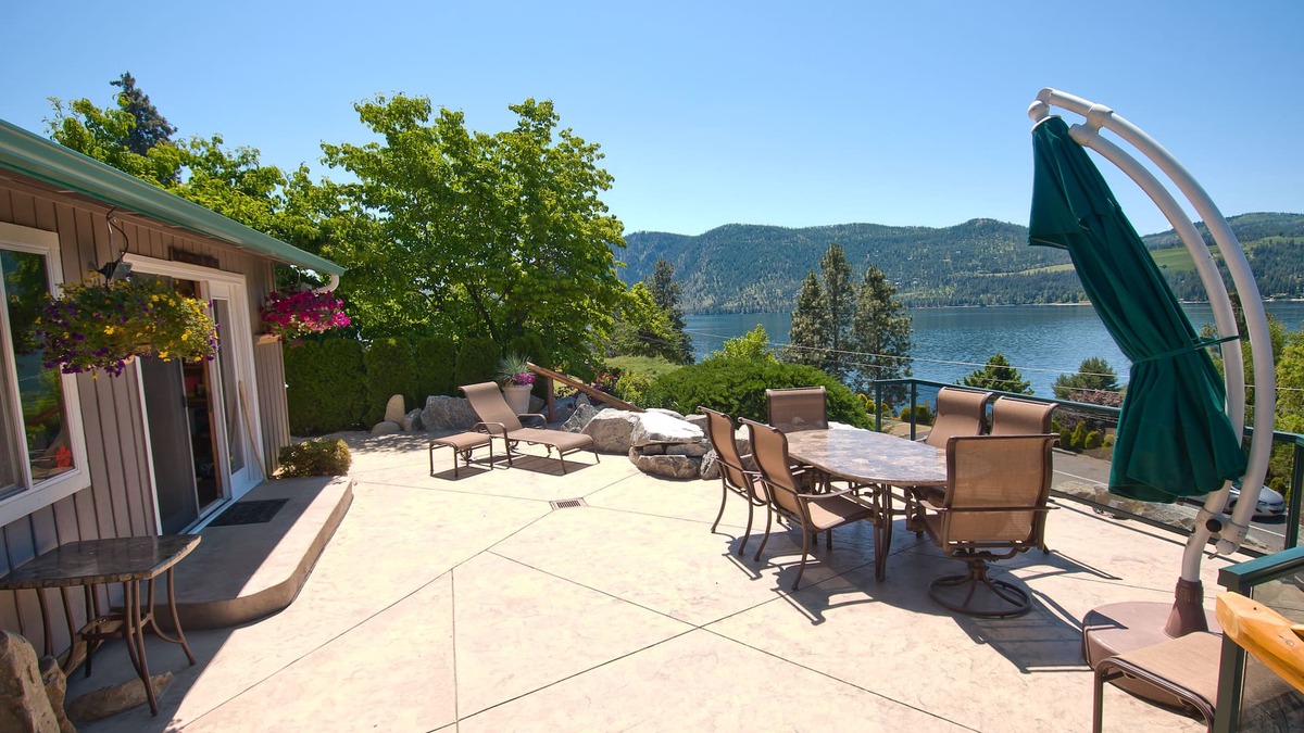Willow Point House | Vacation Family Home. 180 view of Beautiful Lake Chelan. Private backyard.