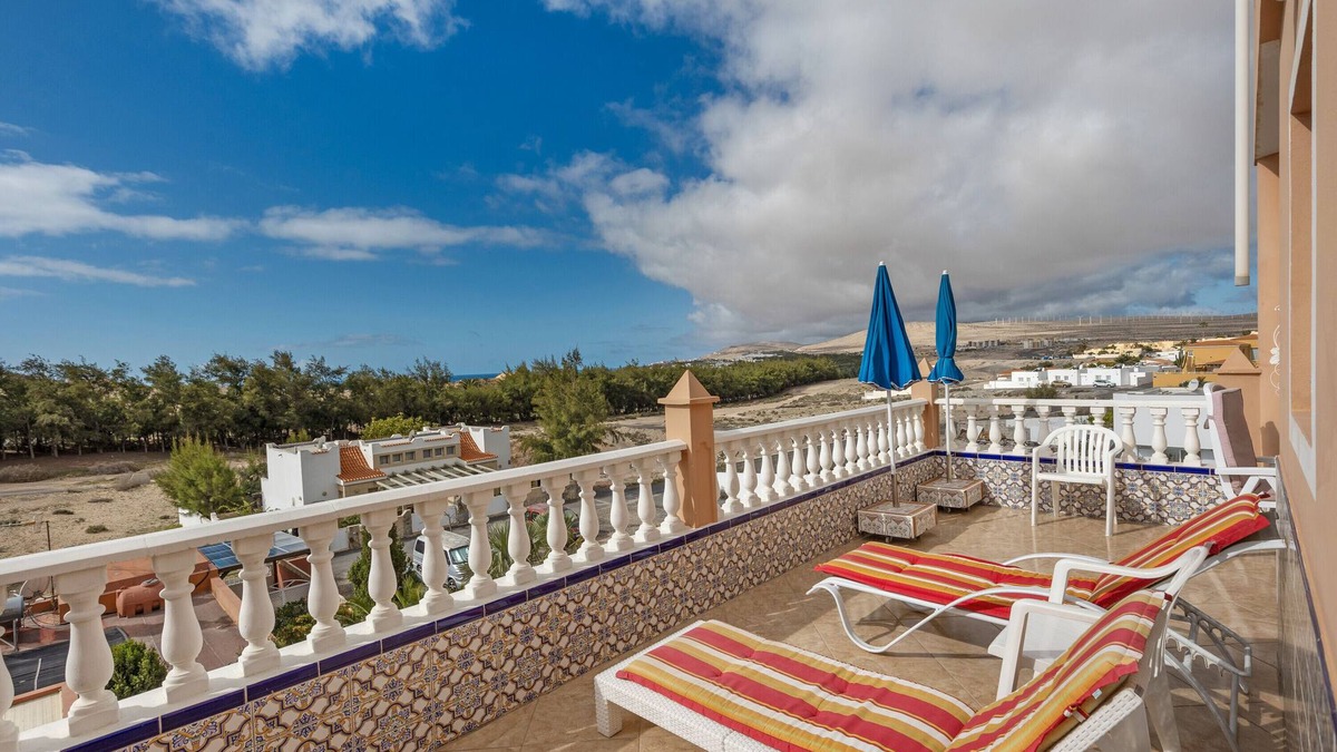 Bahia Calma Apartment | Vacation 'Fuerteventura' with Shared Pool, Wi-Fi and Air Conditioning