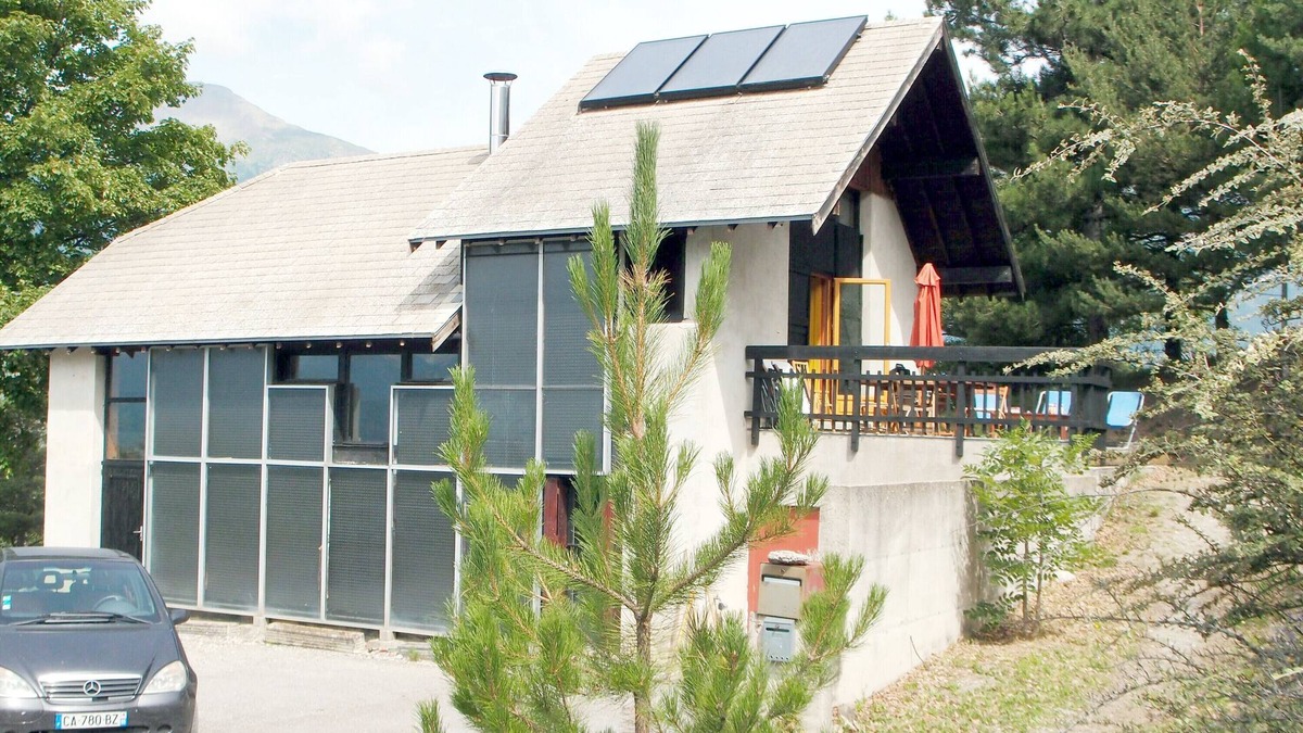Saint-Andre-d'Embrun House | Vacation home "Embrun 7 Pièces, 12 couchages" with mountain and lake views, private pool