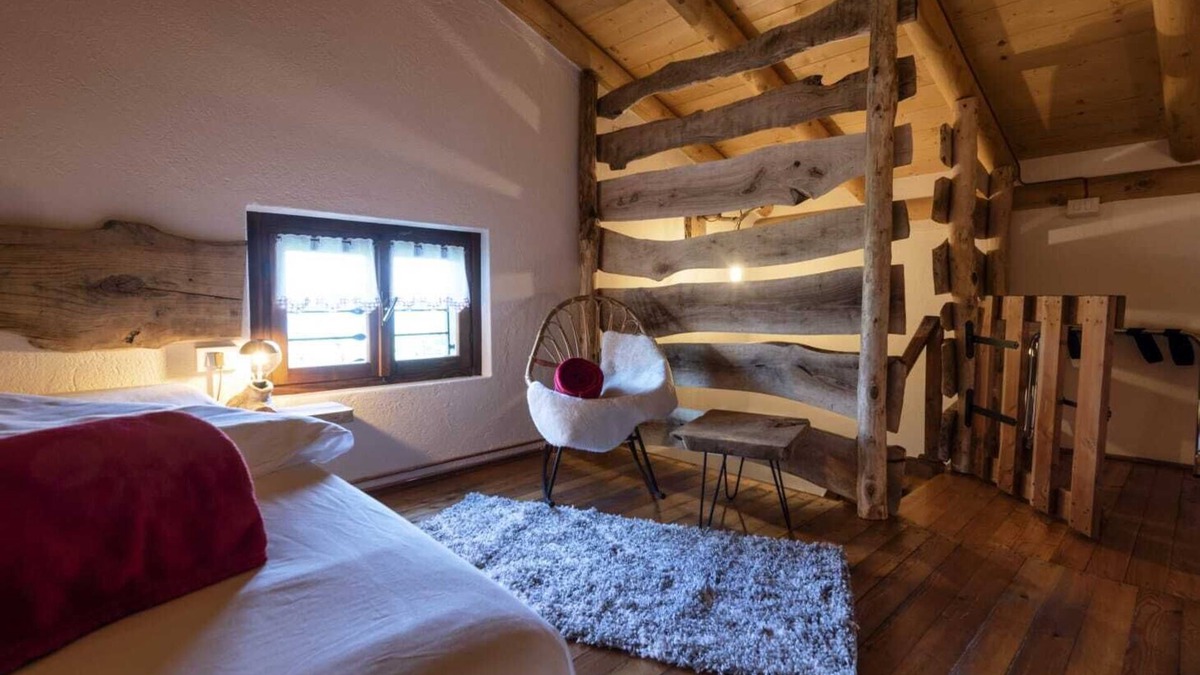 Castello dell'Acqua House | Vacation Home 'Ca' de l'Elmo' with Mountain View & Garden