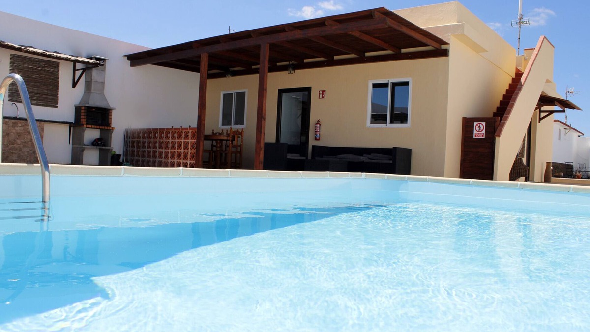 Puerto del Rosario House | Vacation Home 'Casa Vieja' with Mountain View, Private Pool and Wi-Fi