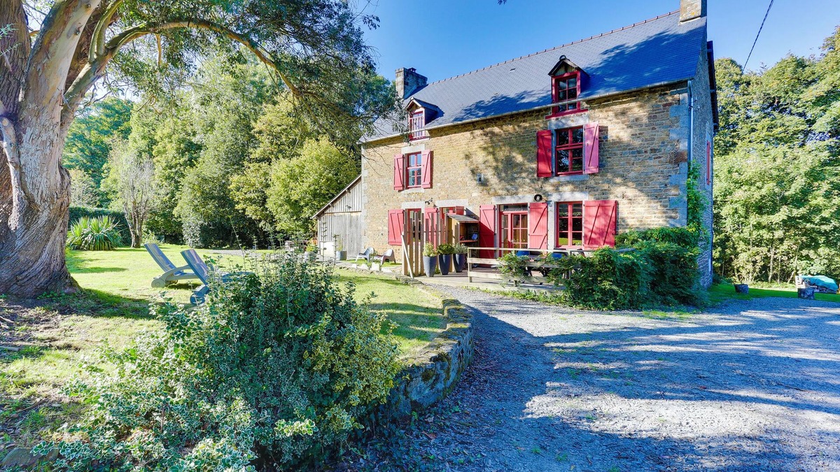 Epiniac House | Vacation home 15 min from the sea between Mont St Michel and Saint Malo (to starboard)