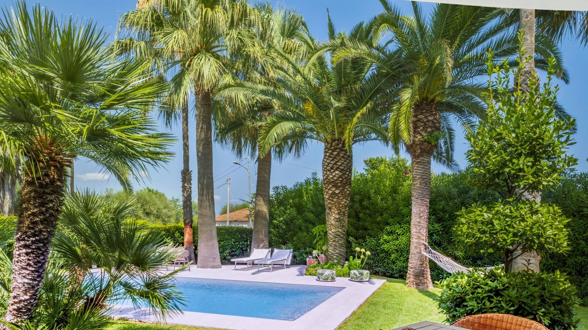 Gallina House | VACATION HOME 300 MT. BY THE SEA OF FINE GOLDEN SAND WITH PRIVATE POOL