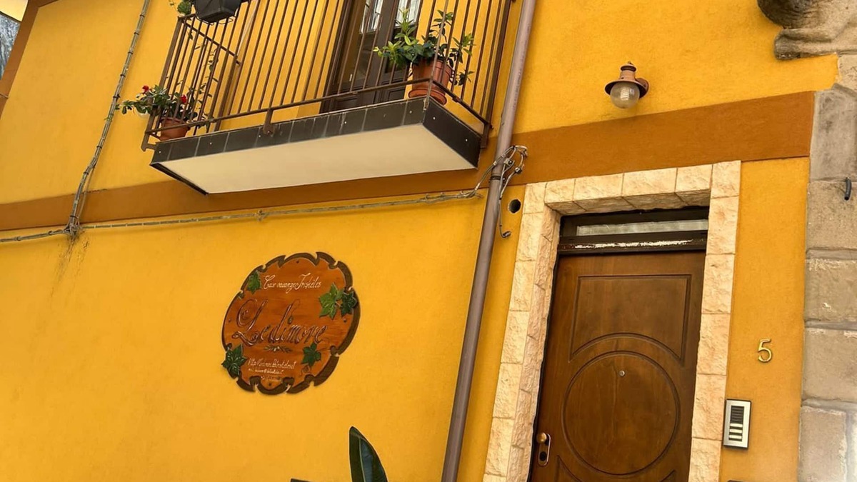 Motta Camastra Apartment | Vacation home " Antico Borgo a passi dalle Gole Alcantara" apartment NOCE